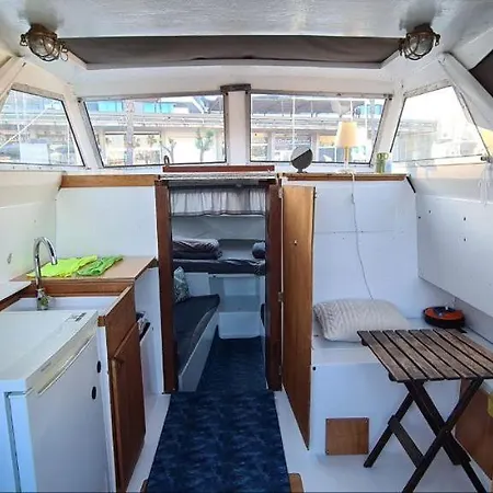 Fantastic Yatch At Barcelona Beach Botel