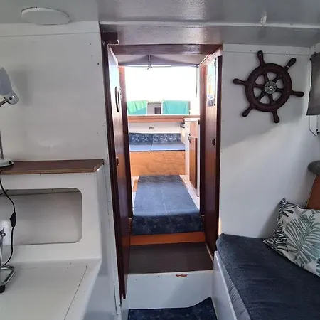 Fantastic Yatch At Barcelona Beach *